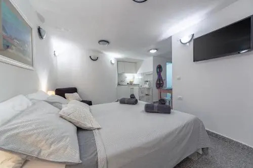 Apartments Lodra