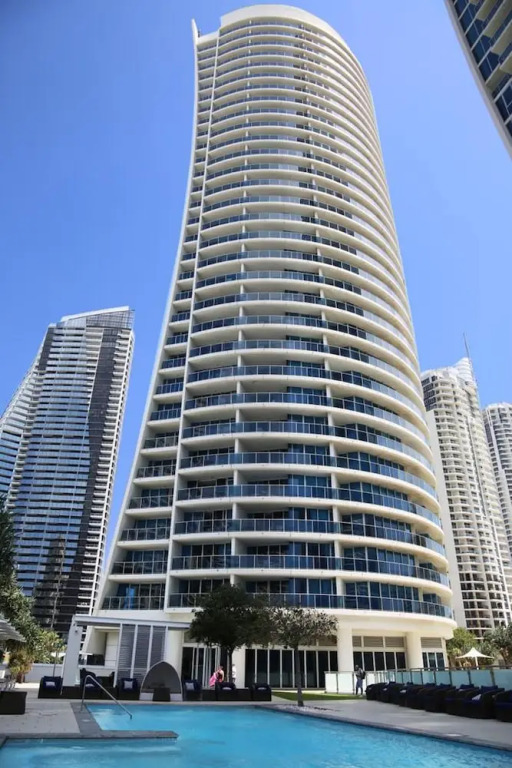 Pelicanstay Surfer Paradise Condo Hotel