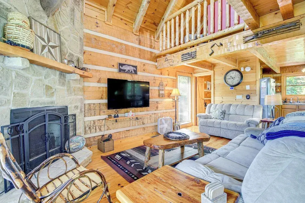 Cabin w/ Community Perks: Half-mi to Ober Mountain
