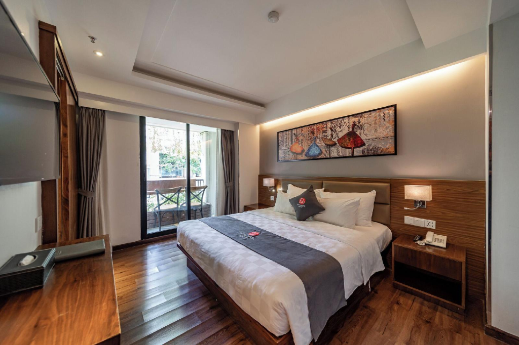 City Hotel 2
