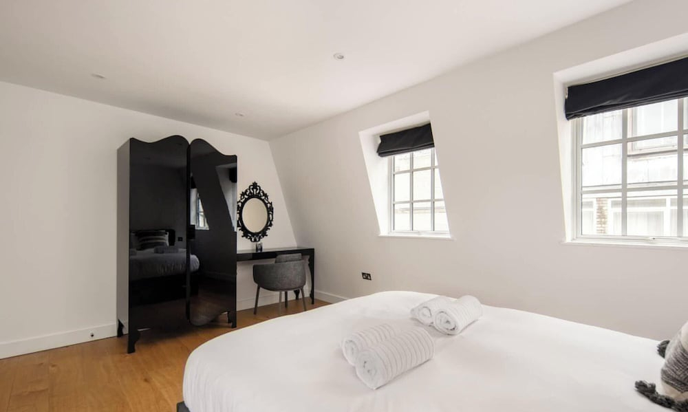 5 Mins Walk to Bond Street Marylebone Townhouse