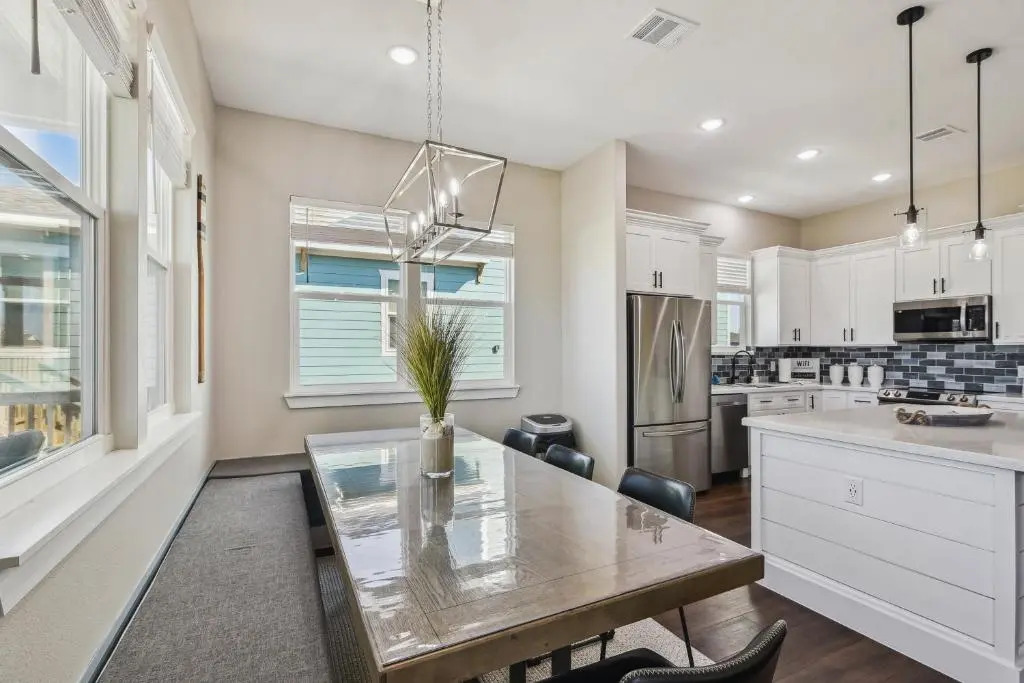 Sandy Cheeks Surfside by Ryson Vacation Rentals