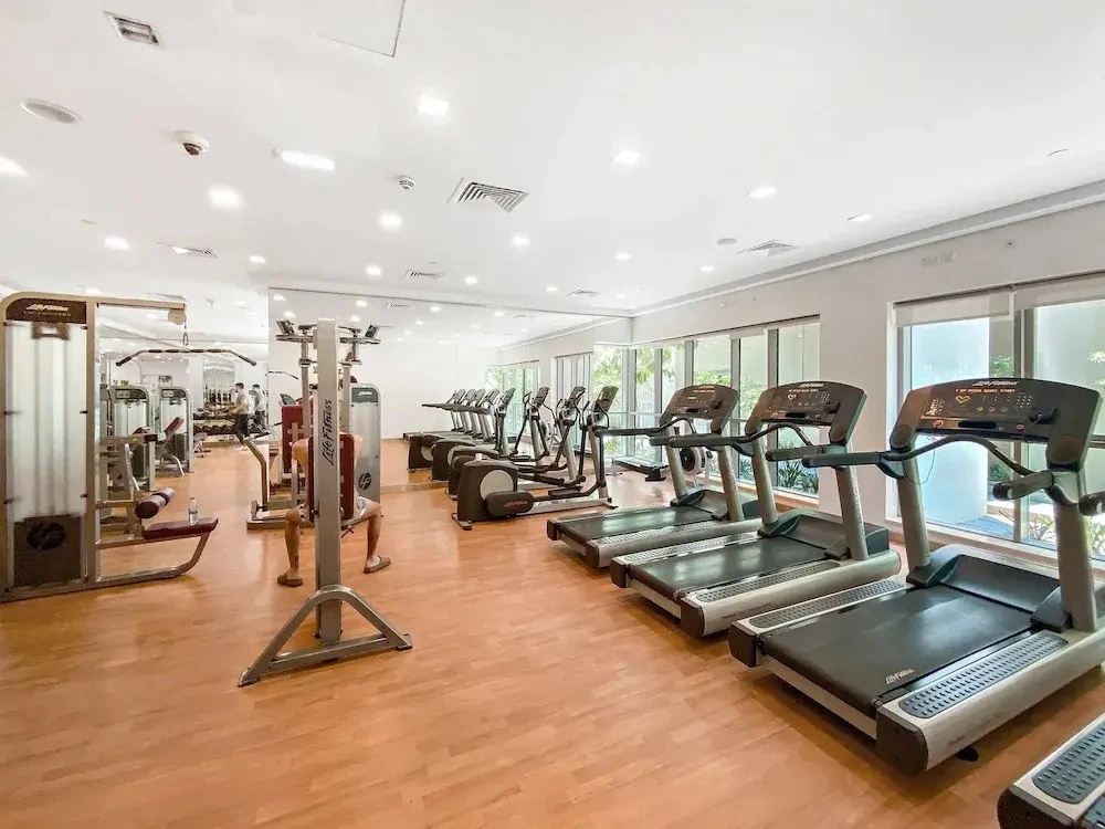 Silkhaus Spacious Boulevard Central Gym Pool