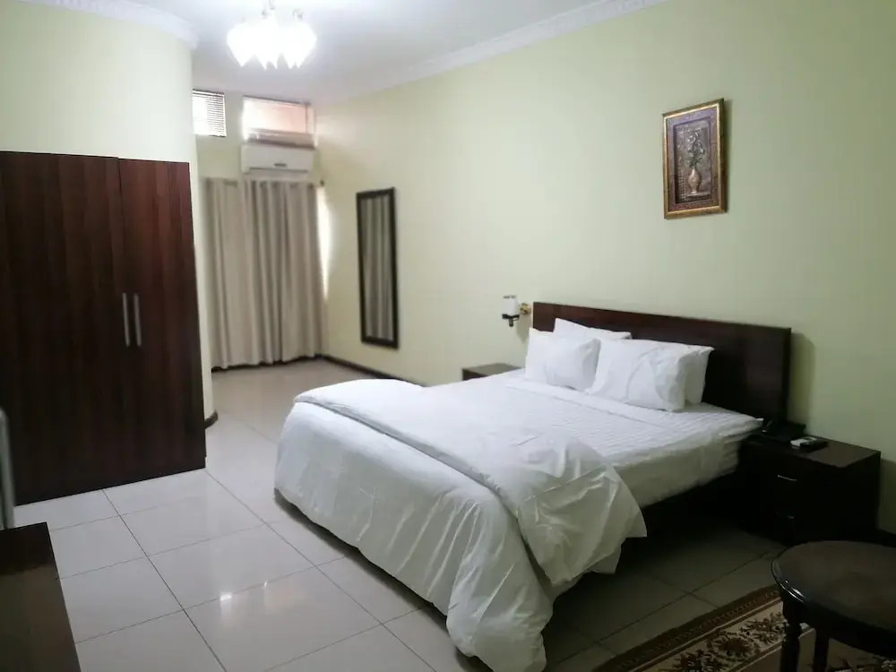 Royal Gibson Hotel Ltd