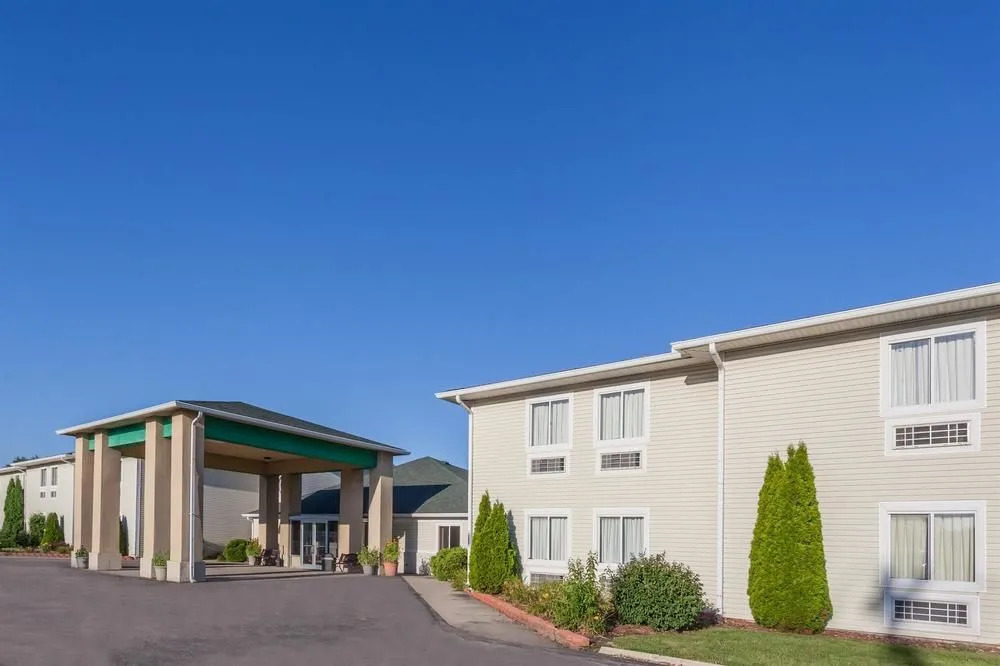 Days Inn & Suites Dundee