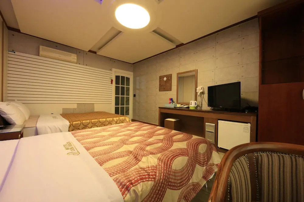 Sunbeach Hotel