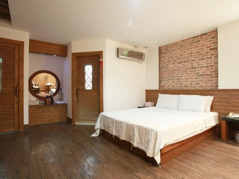Tokyo Motel