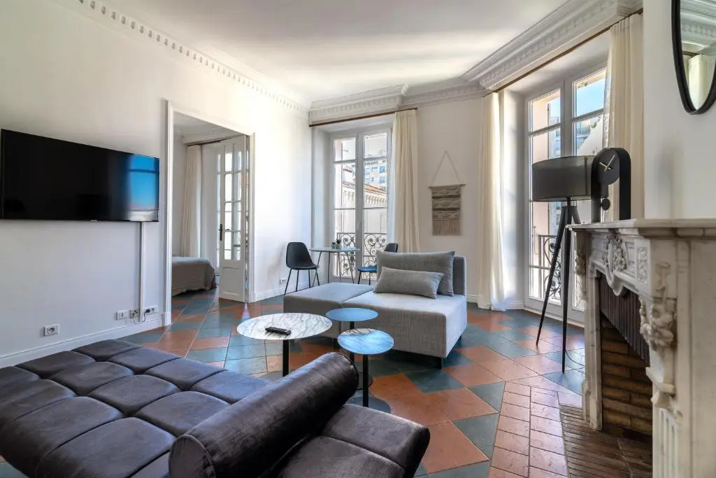 La Guitare 33 - Nice And Spacious 1br Apartment in Center of Cannes, Right Behind Grand Hotel
