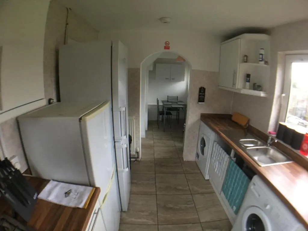 5 bedrooms, 2 Reception Rooms, 2 Shower Rooms, Sleeps up to 7, Parking, Free WiFi & Netflix, Large Garden
