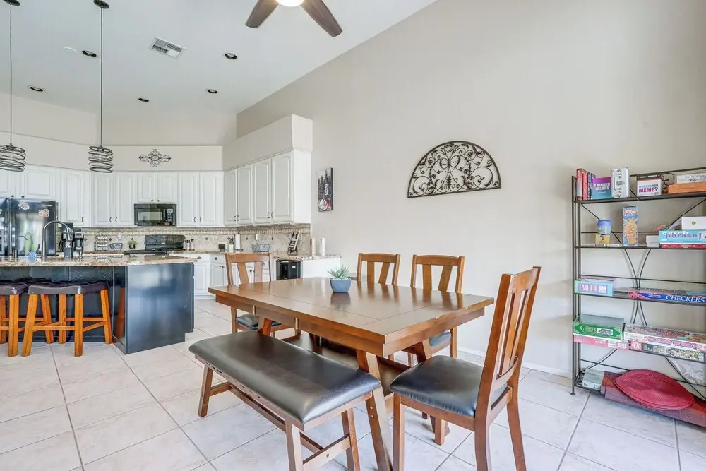 Relax Poolside in Mesa: Family Home 12 Mi to Dtwn
