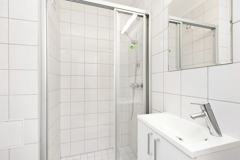 1 Bedroom Short walk to main street