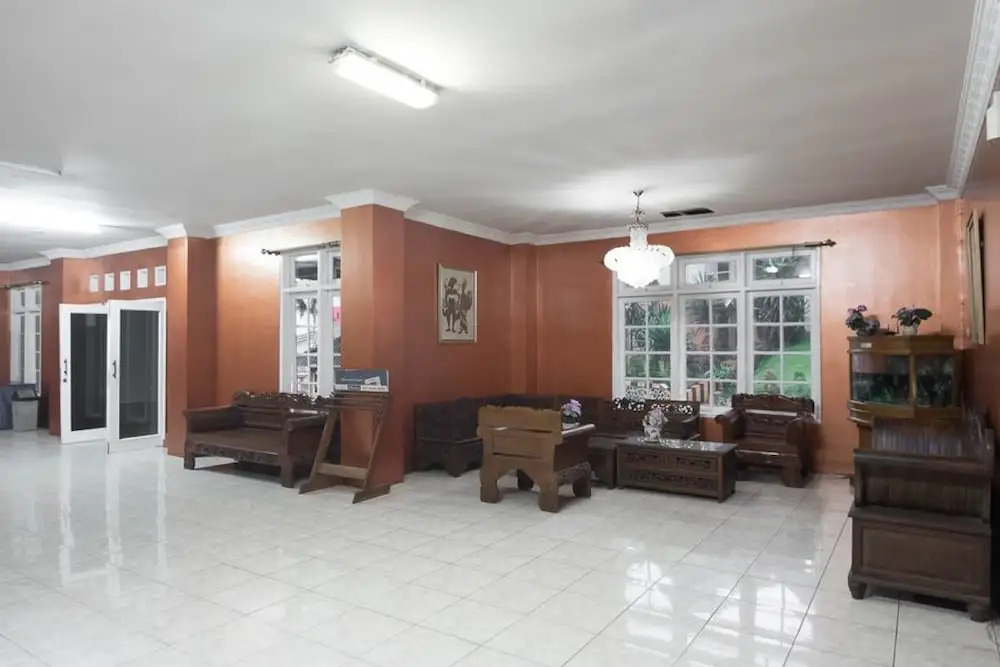 RedDoorz Syariah near Taman Wisata Matahari