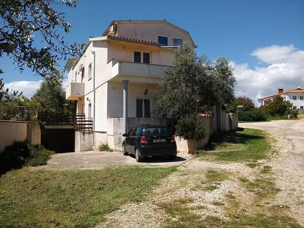 Apartments Danilo