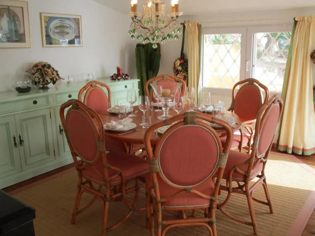 1. Meeresline Villa mit privat Pool