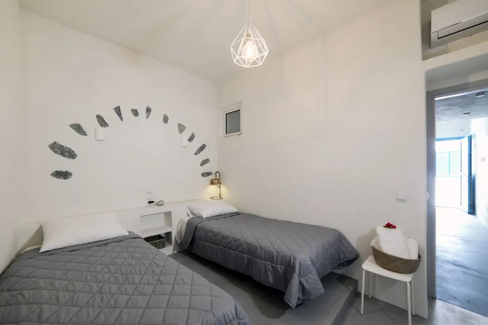 Amphoras Apartments