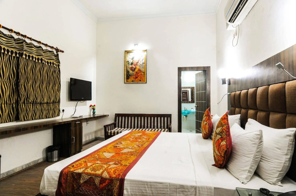 Zo Rooms VIP Road Kalakriti