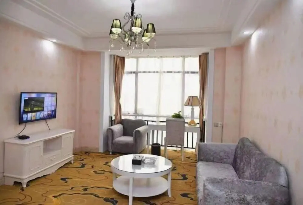 Vienna Hotel (Liuyang River Bridge Pedestrian Street)