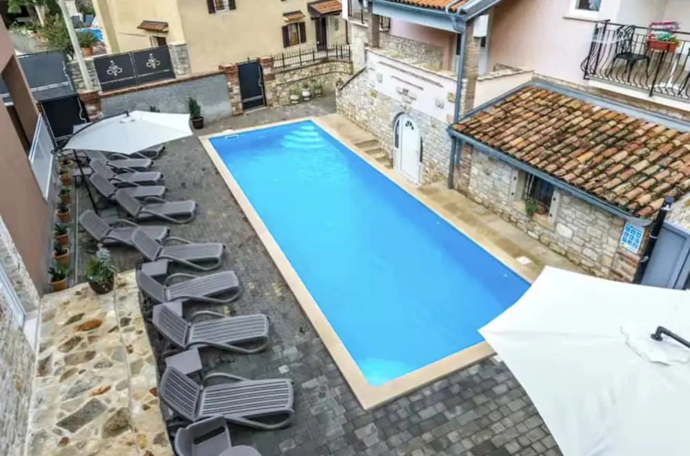 Perfect Holiday Apartment With Pool