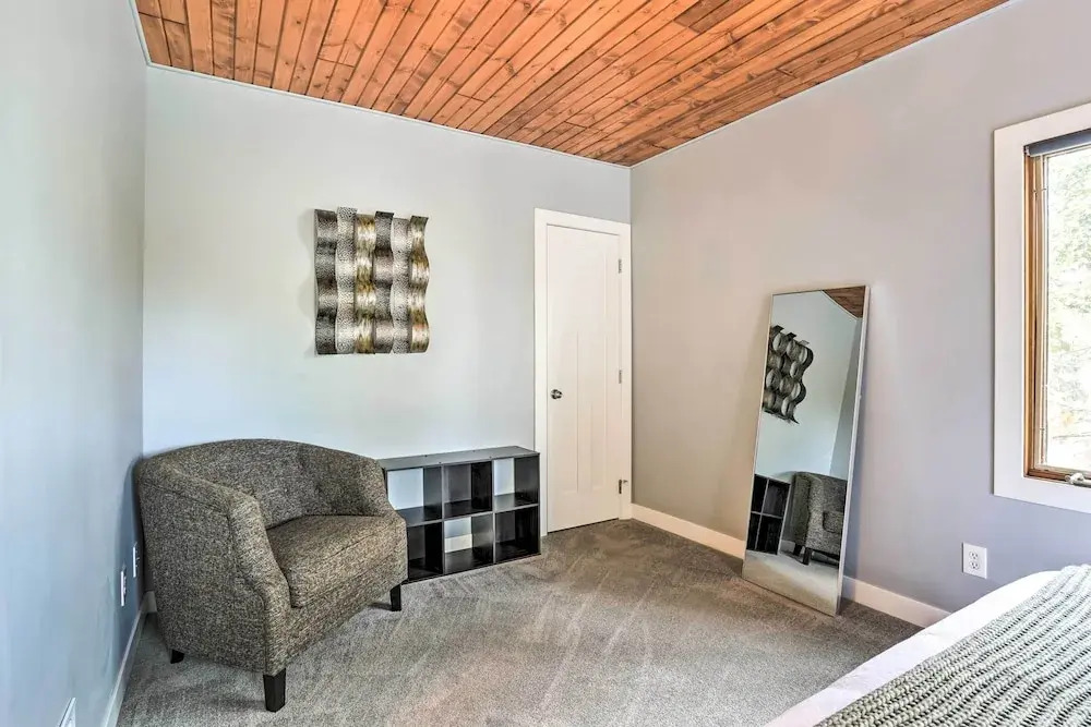 Minneapolis Townhome w/ Loft < 3 Mi to Dtwn!