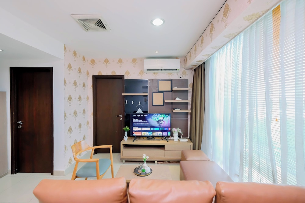 Wood Accents 2Br At Tamansari The Hive Apartment