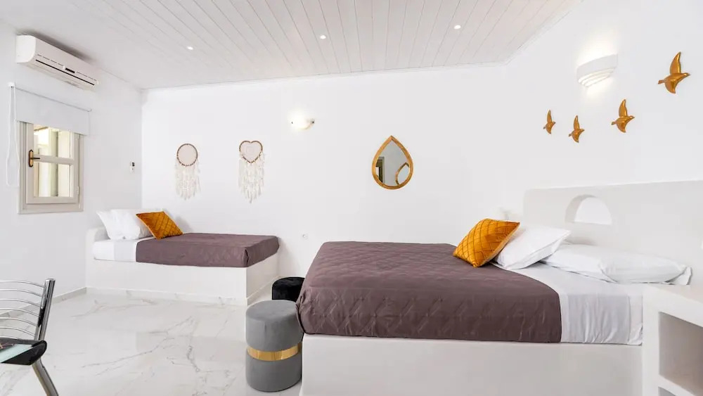 GK in Santorini Home ART
