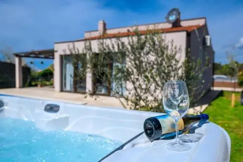 Family Villa With Pool, Wellness
