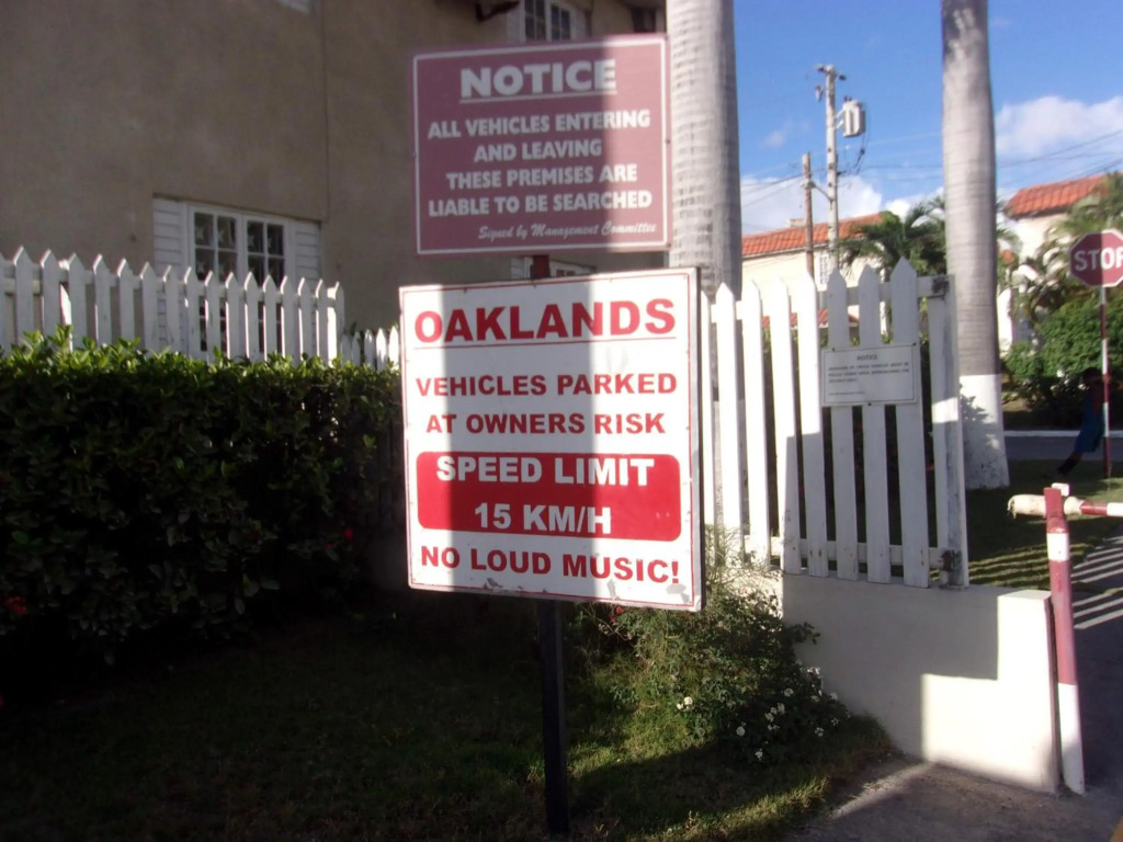 Central Oaklands Kingston Apt