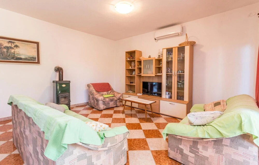 4 Bedroom Amazing Home In Sukosan