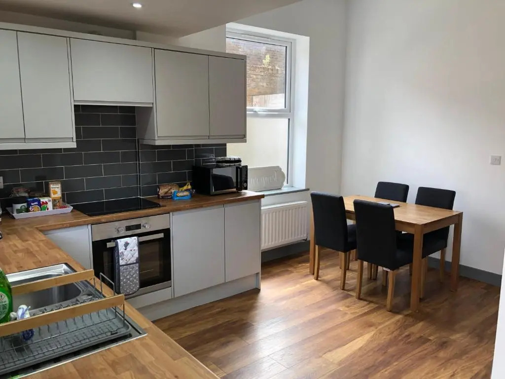 The Moo House - 2 Bedrooms Apartment - Stayseekers
