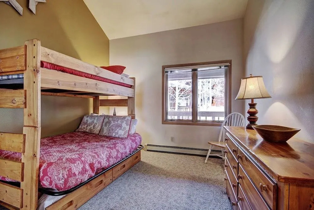 Tyra Chalet 336 - Ski-In/Ski-Out by RedAwning