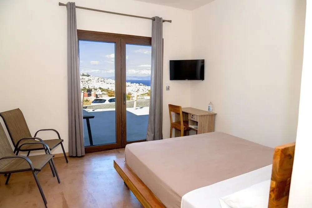 DIPOLIS luxury apartments Syros