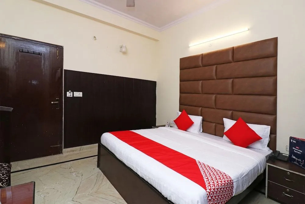 OYO 6706 Hotel New Sunder Residency