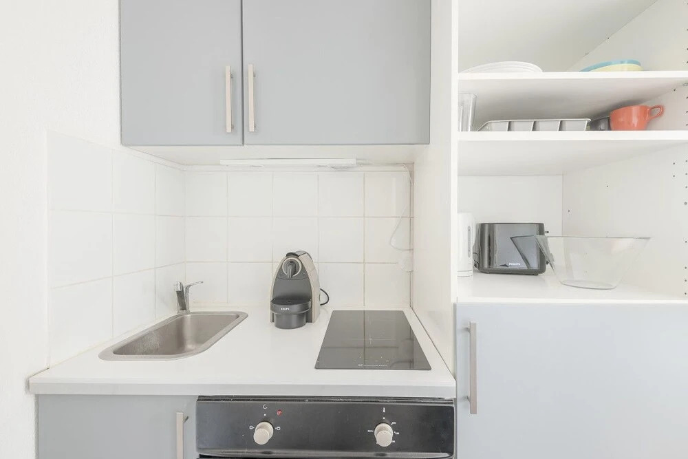 Studio With a Courtyard Place Gambetta
