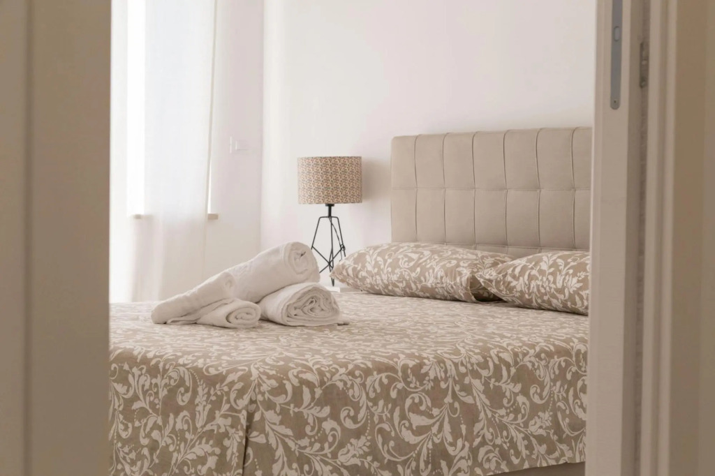 6 persons, 1 bathroom, suitable for families, central location, private balcony-Casa Martina by Home080
