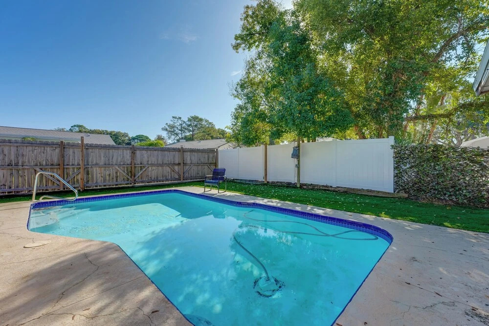6 Mi to Honeymoon Island: Studio w/ Pool Access