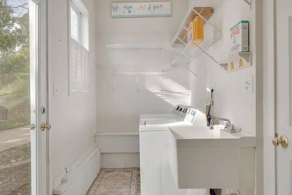 2 Mi to Atlantic Beach: Coastal Retreat w/ Deck