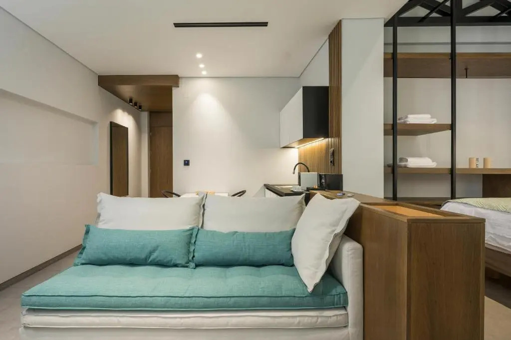Ostrakon Suites