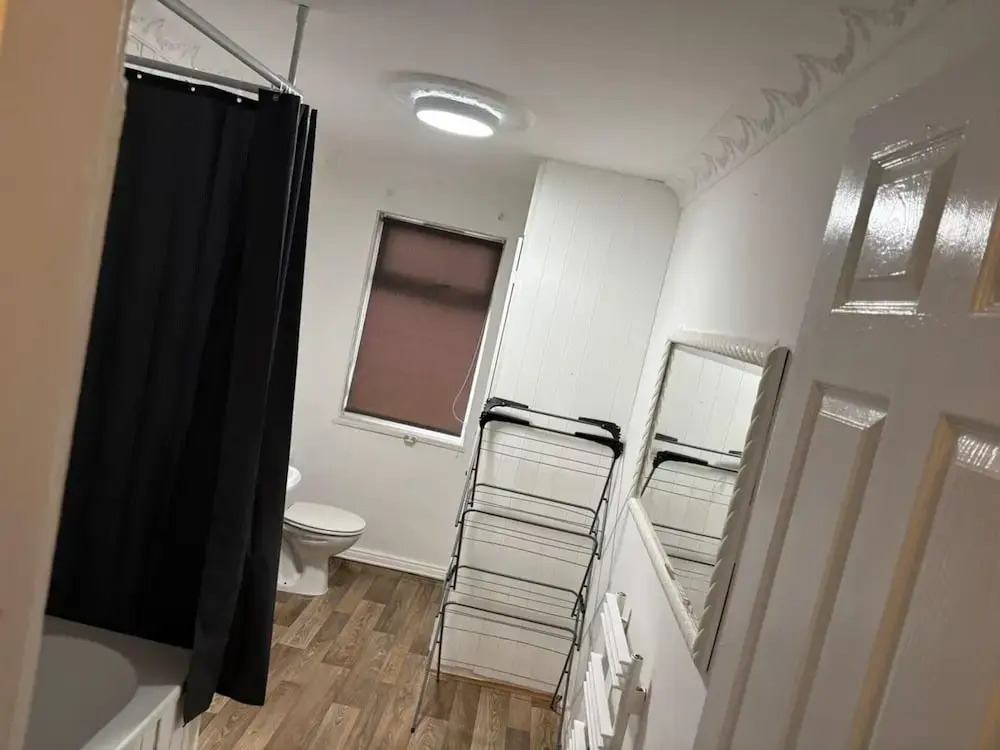4-guest Charm Home W/street Parking & Wifi & Party