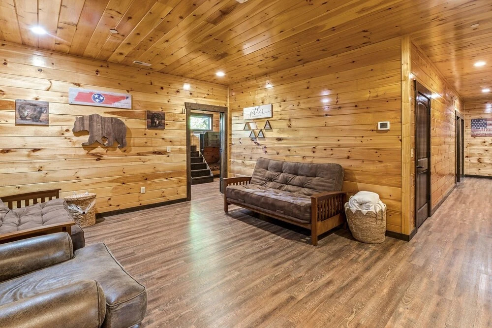 The Big Oak Lodge 16 Bedroom Home by Redawning