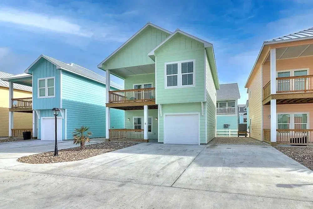 Little Fishin' Shack 3 Bedroom Home by Redawning