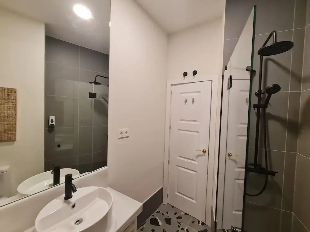 City Center Madrid Apartment With 2 Bedrooms