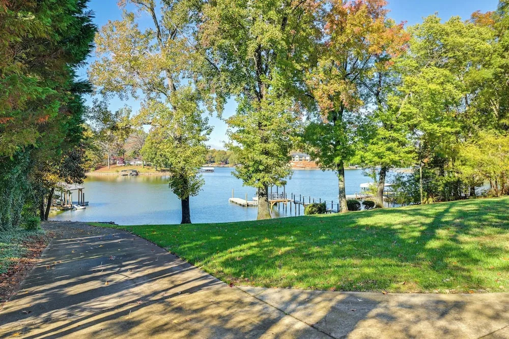 Spacious Lake Norman Retreat w/ Boat Ramp!