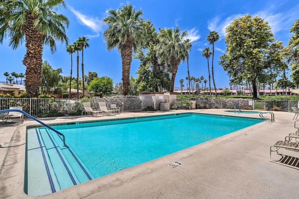 Mtn View & Fairway-facing Patio: Palm Desert Condo