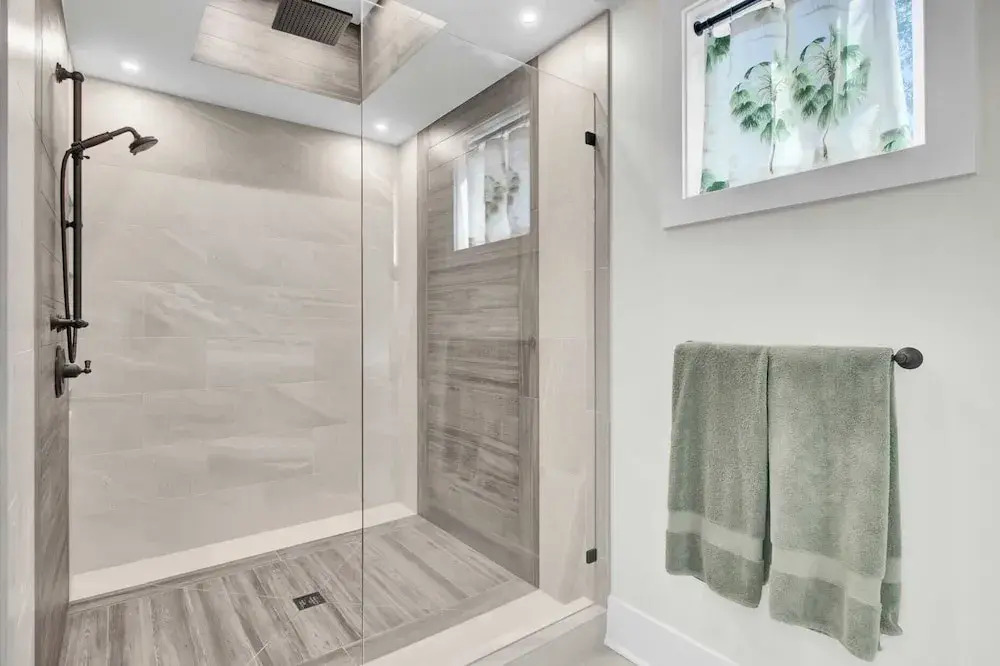 Walk to the Beach + Private Pool, Rooftop Terrace, Balcony 3602 Cameron