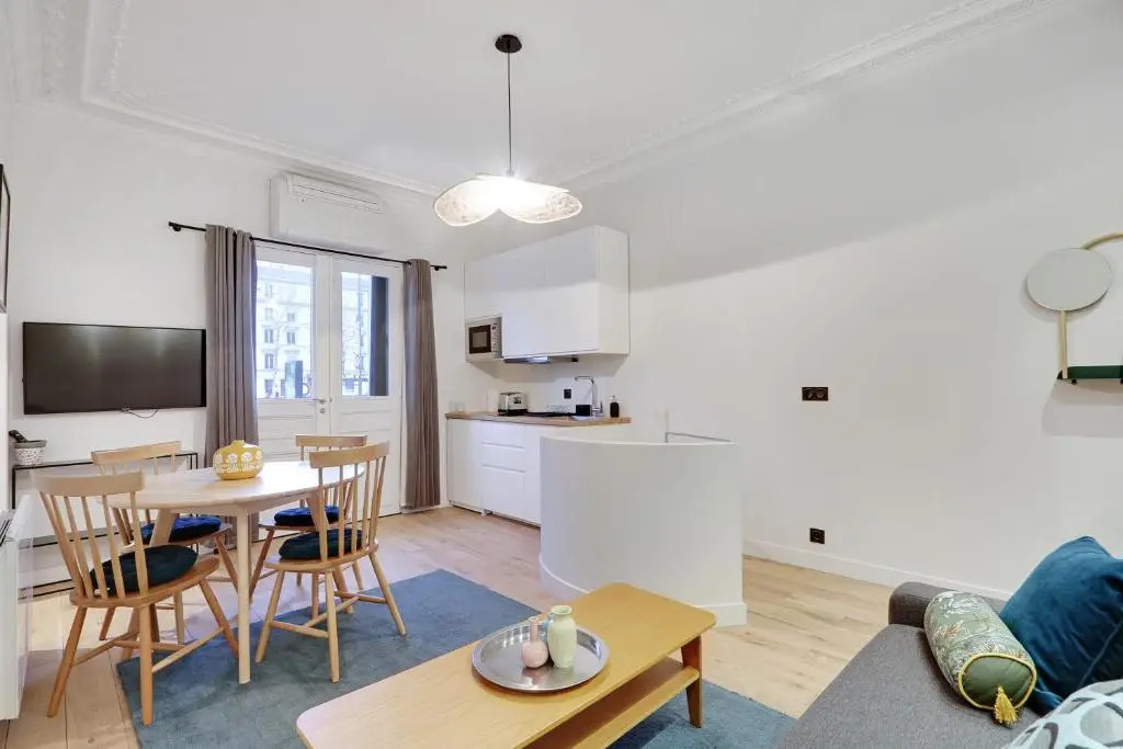 Pick A Flat's Apartment in Neuilly sur Seine - Avenue Charles de Gaulle
