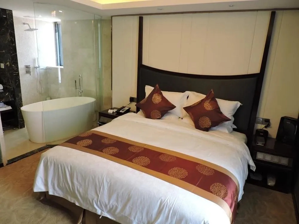 Four Seasons Huating Hotel