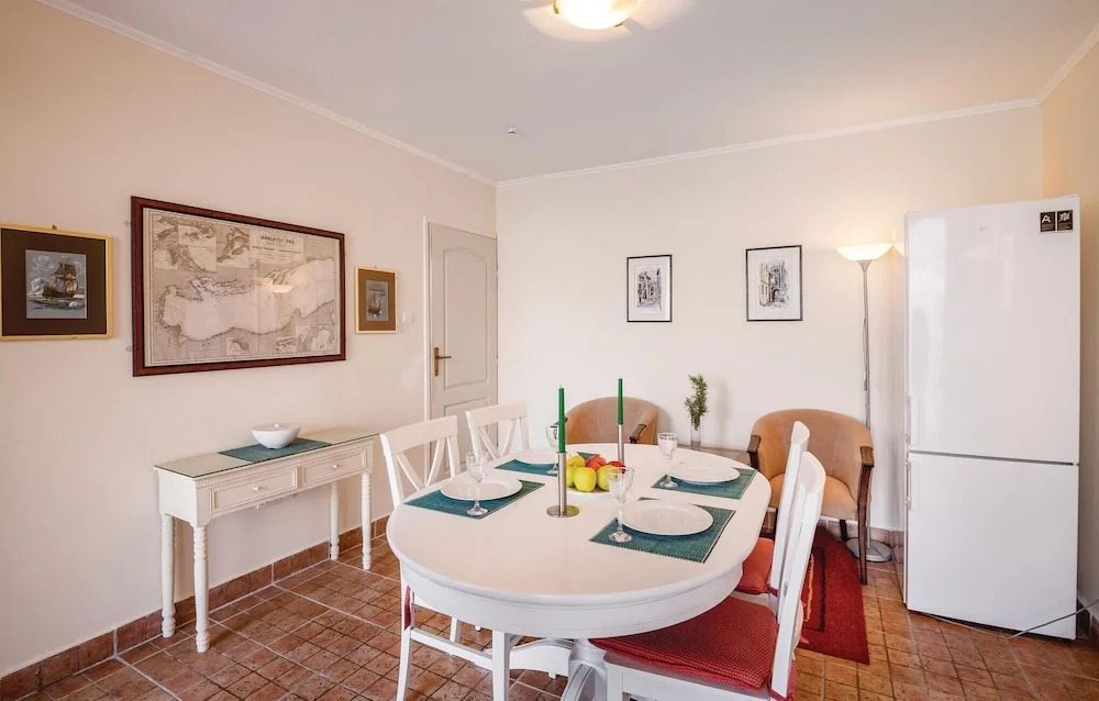 Stunning Home In Njivice With Wifi