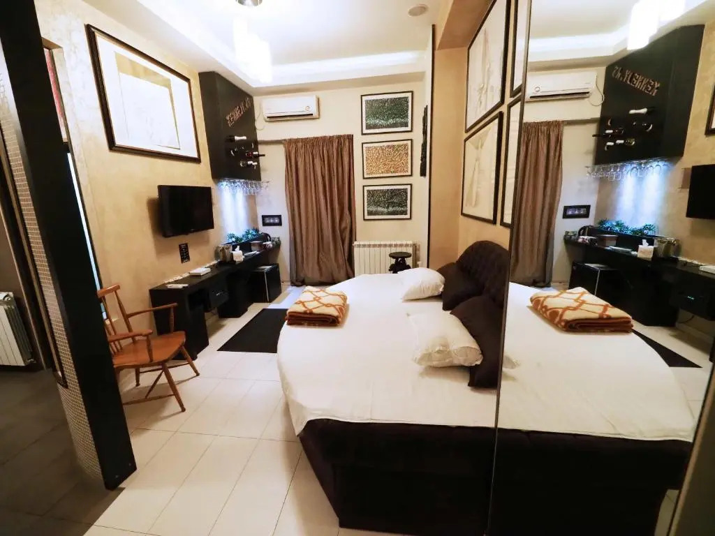 KennedyLux Apartment