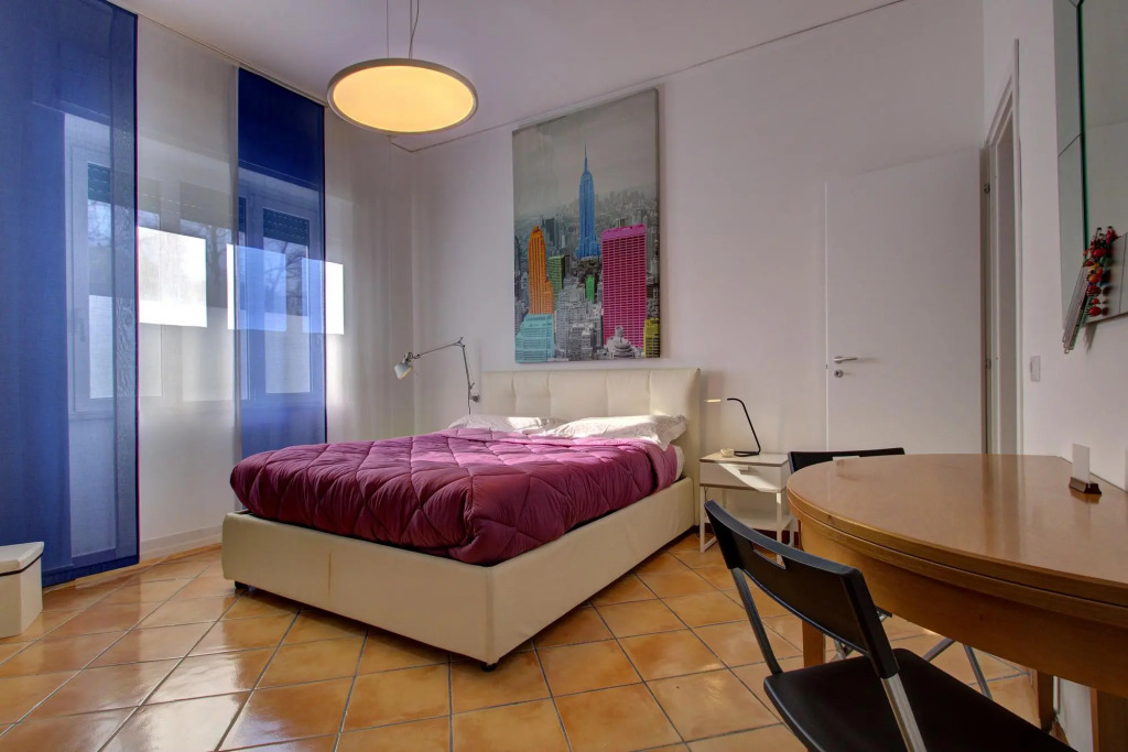 VOMERO-ROSSINI restored, 4 pax, 2 bath, wifi, aircond