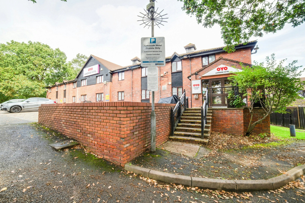 OYO Lakeside Haydock Hotel, St Helens, A580 East Lancs, Garswood Old Road